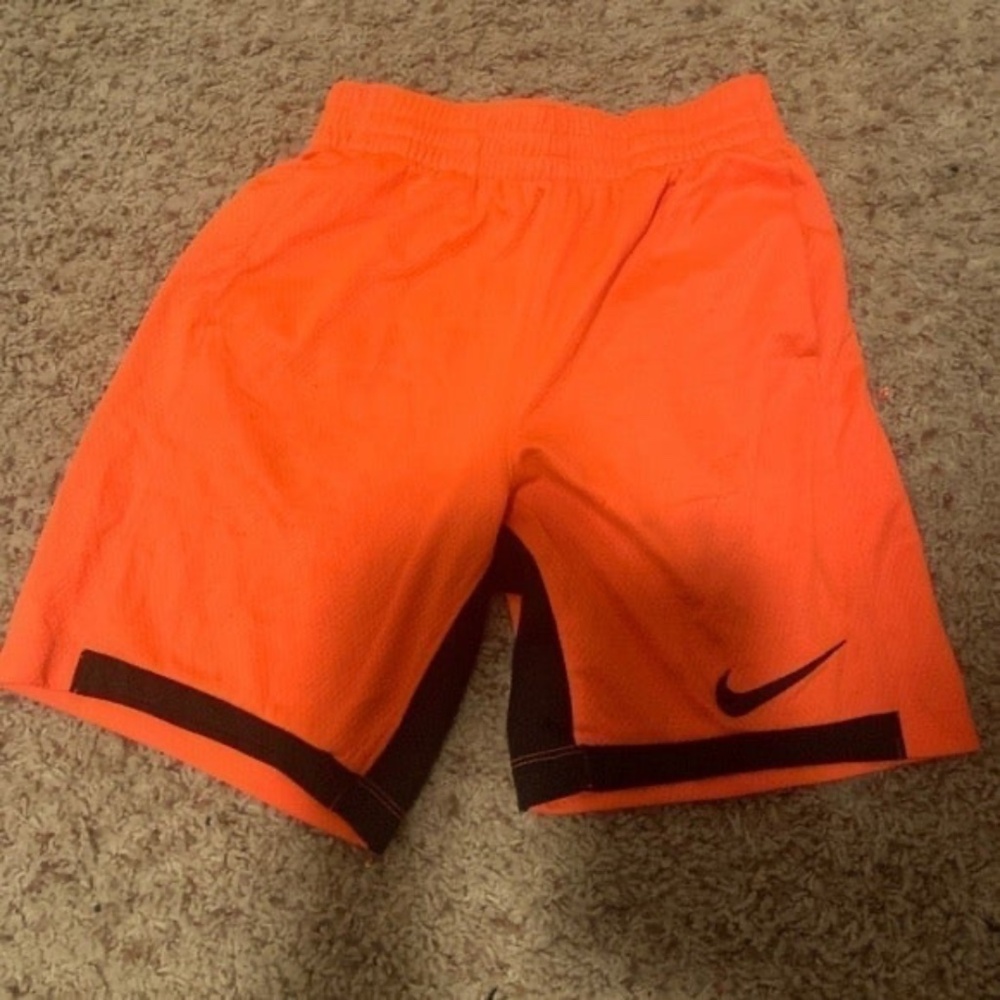 Boys Nike shorts medium